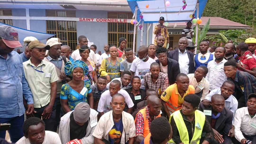 CEREMONIE DE REMISE DES CERTIFICATS AUX EX-COMBATTANTS FORMES PAR L’UNION POUR L’EMANCIPATION DE LA FEMME AUTOCHTONE (UEFA) A BUNYAKIRI AU SUD-KIVU